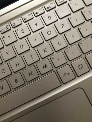 win7笔记本键盘不能用怎么解决呢